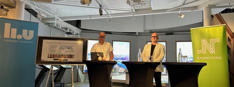 Billy Josefsson, Linköpings Universitet och Svante Swärd Rudström, Norrköping Airport under presskonferensen för Norrköpings kommuns forskningspengar. Foto: Norrköping Airport