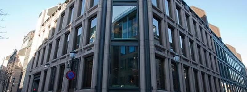 Norska Oljefondens syfte är att säkerställa långsiktig förvaltning av intäkterna från Norges olje- och gasresurser. Dess uppdrag är att förvalta tillgångarna och uppnå högsta möjliga avkastning, så att förmögenheten kommer både nuvarande och framtida generationer till del. Foto: Norska Oljefonden eller The Government Pension Fund Global på engelska.