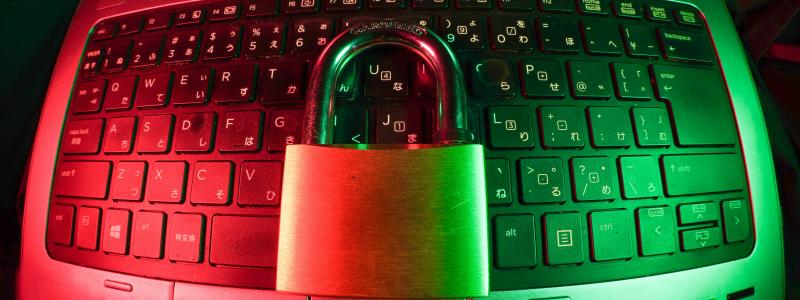 Den nya lagen innebär att offentliga och privata verksamhetsutövare inom utpekade sektorer måste stärka skyddet av sina nätverks- och informationssystem samt rapportera allvarliga incidenter. Foto: FlyD / Unsplash