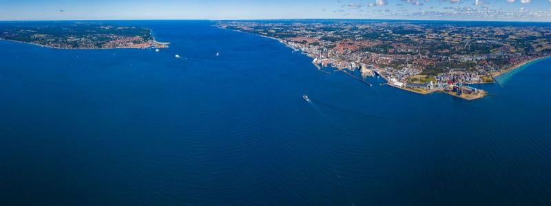 Öresund från ovan, med Helsingör och Helsingborg i fjärran. Foto: Helsingborgs stad