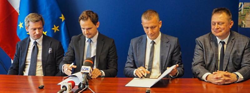 Det nya SMR-avtalet reglerar hur kommunen och OSGE ska samarbeta under projektets olika faser. Parterna ska bland annat samordna information till allmänheten, utbildningsinsatser och dialog med invånarna. Foto: OSGE