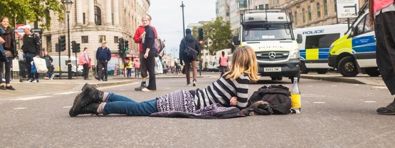 Klimatdemonstration mot biltrafik. Foto: Pixabay, Creative Commons Lic. Kredit: Serpae