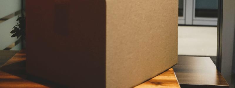 EU skärper reglerna för lågvärdespaket genom att avskaffa de minimis-gränsen 2026, samtidigt som ökande importvolymer från Kina ökar trycket på unionen att införa nya avgifter och nationella åtgärder. Foto: brandable box /unsplash