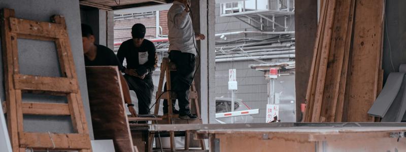 Bland annat föreslås det att tillbyggnader upp till 30 kvadratmeter blir lovfria och får uppföras för alla typer av byggnader, även flerbostadshus och andra byggnader. Foto: H&CO/Unsplash