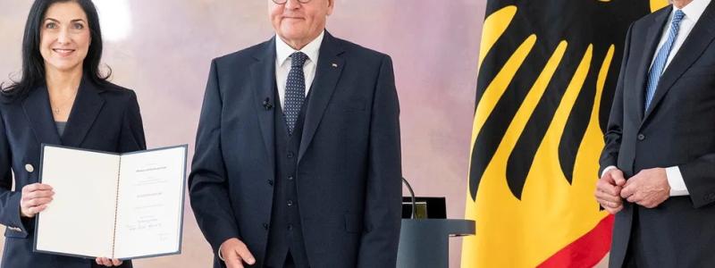 Katherina Reiche vid överlämningsceremonin tillsammans med Tysklands president, Frank-Walter Steinmeier och den nyvalde tyska kanslern Friedrich Merz. Foto: Tyska regeringen