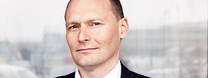 - Industriella investeringar kan inte byggas på väderberoende produktion. Därför behöver vi stabil och förutsägbar elproduktion vid sidan av den, vilket i praktiken innebär kärnkraft, säger Sami Nikander, direktör med ansvar för hållbarhet och industripolitik vid kemiska industriföreningen, Kemianteollisuus ry, i ett uttalande. Foto: Kemianteollisuus ry