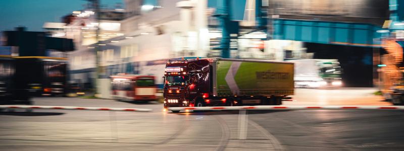 Snabba tekniska framsteg påverkar fordonsflottan. Debattören menar att det är dags att agera. Foto: paul volkmer/unsplash