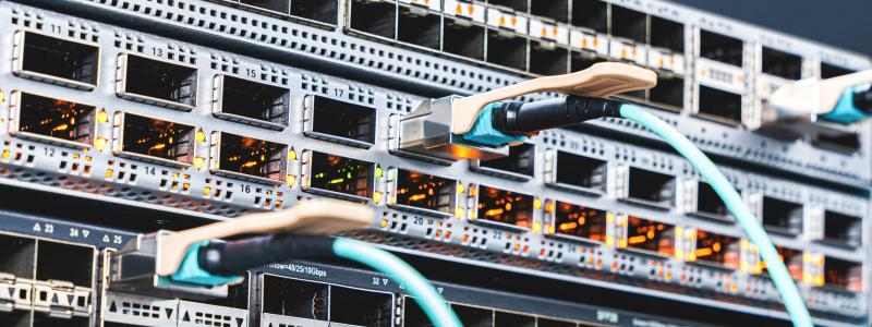 Servrar i datacenter kopplade för högkapacitetsnätverk Foto: collection-T/Unsplash