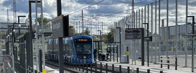 Station Bromma flygplats. Så här långt har Tvärbanans utbyggnad färdigställts. Nu arbetar man vidare mot Kista. Foto: John Hardwick