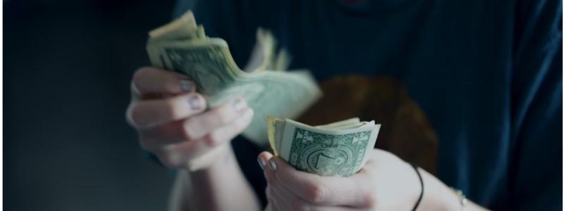 Fiberoptisk kabel och två fibersvetsare i en Telstra-brunn/kanal. Foto: Symbolbild. Wikipedia Commons Lic. Kredit: Bidgee