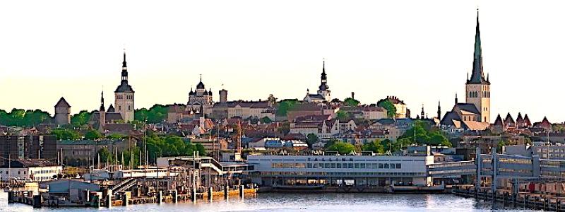 Tallinn, Estlands huvudstad. Arbetet med att hitta en plats för ett nytt kärnkraftverk pågår nu i flera regioner längs Finska vikens kust. Foto: Angelo Giordano/Pixabay