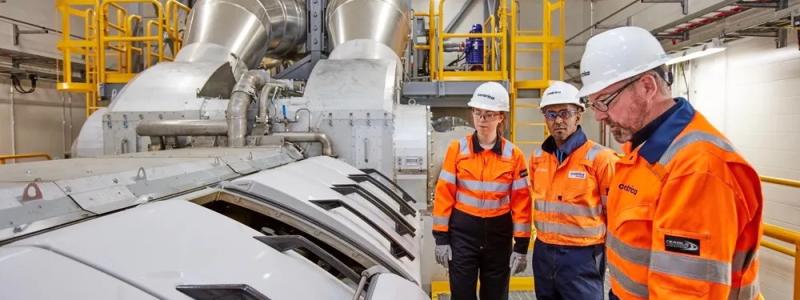 Tekniker vid Centricas Brigg reservkraftverk i Lincolnshire, England
Foto: Mike Grimbleby/Centrica