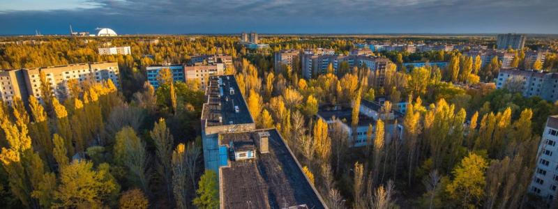 Flygbild över Tjernobyls kärnkraftverk i Ukraina, som omges av en exklusionszon efter olyckan 1986. Foto: SAUEZM, Ukrainas statliga myndighet för förvaltning av exklusionszonen.