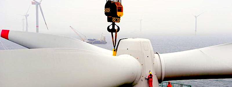 Vindkraftsmontage till sjöss. Foto: Deutsche Stiftung Offshore Windenergie