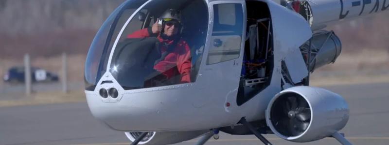 Testflygning med den ombyggda R44-helikoptern genomfördes i Québec. Pilot: Ric Webb. Foto: Unither Bioelectronics