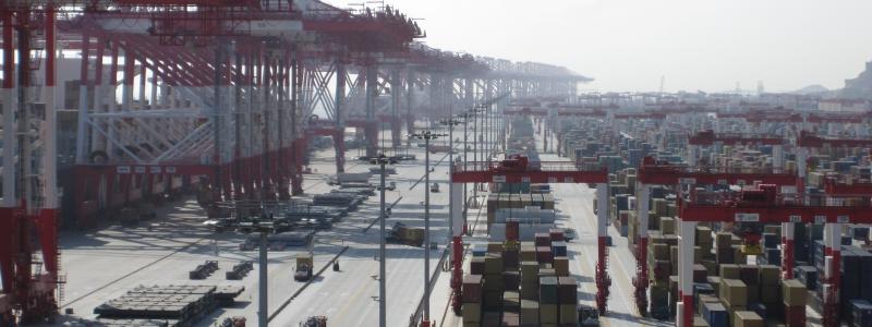 Shanghais containerhamn Yangshan är en av importhubbarna för koppar. Foto: Reb42/Wikimedia Commons