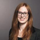 Clare Jackson, vd för branschorganisationen Hydrogen UK, varnar för att regeringen måste agera snabbare för att stödja utbyggnaden av infrastruktur för att transportera och lagra vätgas i hela landet – annars riskerar man att gå miste om möjligheten att kraftigt sänka kostnaderna under detta decennium.
– Vi måste absolut accelerera, när det gäller transportinfrastruktur… och lagringsinfrastruktur, sade hon i en intervju med Hydrogen Insight.