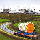 Den andra reaktortanken till kärnkraftverket Hinkley Point C anländer till byggplatsen efter transport från Frankrike via sjö, flod och väg. Foto: EDF Energy