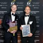 Oscar Hållén och Claes Kollberg tog emot priset under jubileumsgalan i Stockholms stadshus. Foto: