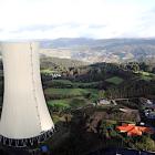 Det planerade vätgasprojektet i Meirama skulle byggas på platsen för ett nedlagt kolkraftverk i nordvästra Spanien. Nu har projektet stoppats och kyltornet i bilden har nedmonterats. Foto: Naturgy