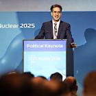 Ed Miliband talar på Nuclear 2025 i London. Bild: DESNZ