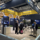 Bildtext huvudbild: "Johan Chun, ansvarig för industri på Business Sweden, framför den svenska paviljongen på MWC 2026 i Barcelona.”