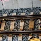 Den kraftiga ökningen av trafik i Stockholmsområdet sliter på spåren och många tåg betyder att Trafikverket behöver jobba ännu mer med underhåll. Foto: Trafikverket