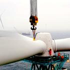 Vindkraftsmontage till sjöss. Foto: Deutsche Stiftung Offshore Windenergie