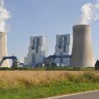 Kolkraftverket Neurath ligger söder om tyska Grevenbroich och gränsar till områden som tillhör kommunen Rommerskirchen och staden Bedburg. Anläggningen drivs av energibolaget RWE och är belägen i Grevenbroich-Neurath i Rhen-Kreis Neuss. Kraftverket används för att producera baskraft och har en nettoeleffekt på 2 120 megawatt. Kolet transporteras via järnvägsanslutning till Nord–Syd-banan och kommer från dagbrotten i det rhenländska brunkolsområdet, framför allt från dagbrottet Garzweiler. Foto: Wikipedia Commons Lic. Kredit: TelepermM