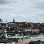 Ekonomiska aktiviteter i Sverige är i hög grad koncentrerade till storstadslänen, där Stockholms län ensamt bidrar med knappt 31 procent av BNP. Foto: Haut Risque/Unsplash