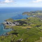Wylfa-området på ön Anglesey i norra Wales, där nya SMR-reaktorer planeras.
Foto: Arup / pressbild.