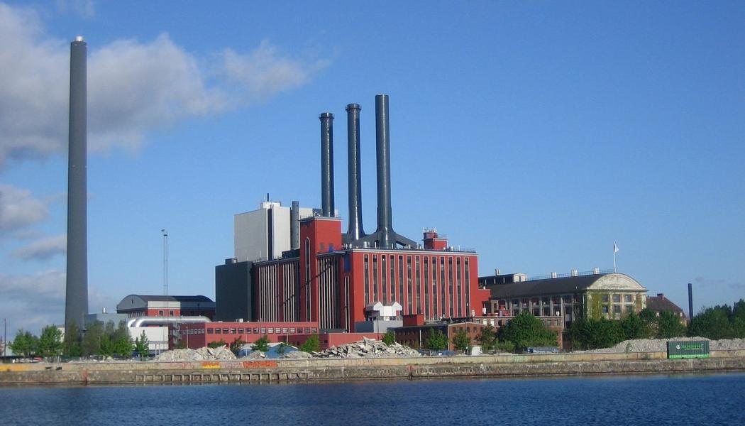 Kraftverket HC Ørsted sett från Islands Brygge i Köpenhamn. Foto: Wikipedia common, kredit: Santac