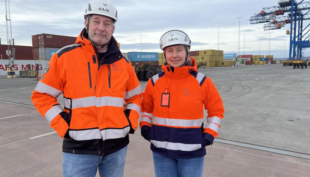 Hans Karlsson och Ewelina Traskowska-Lundén från Norrköpings Hamn som arbetat med ansökan tillsammans med Norrköpings kommun och Södertälje Hamn.
