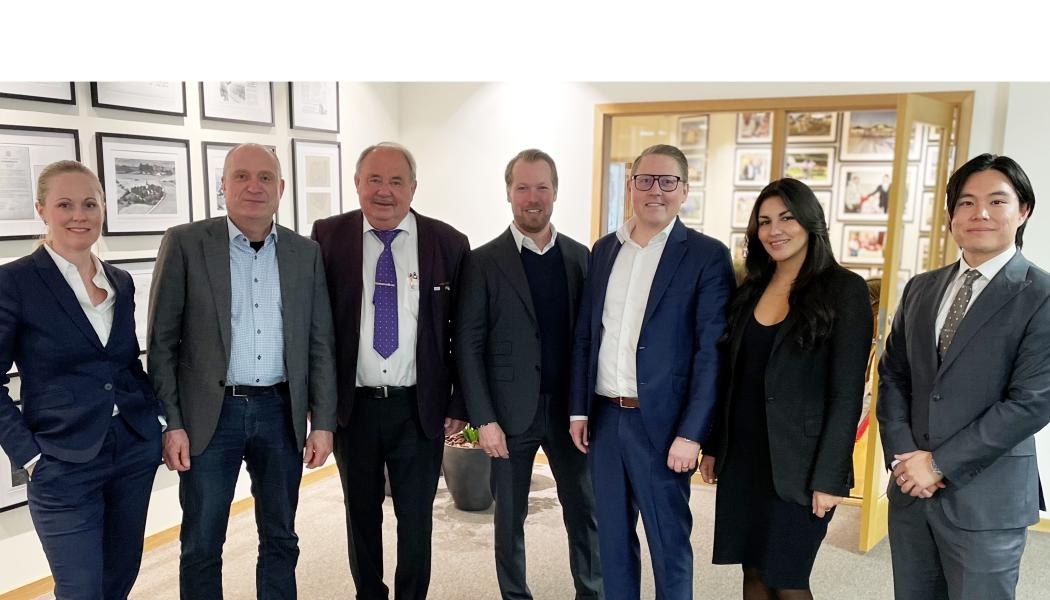 Från vänster: Frida Gullstrand, Advokatfirman Glimstedt, Ove Nilsson, Kilenkrysset, Jan Persson, Kilenkrysset, Claes Virgin, Angermann,
Christoffer Walljaeger, Logicor, Teresa Villegas, Logicor och Andy Li, Roschier Advokatbyrå, i samband med signeringen. Foto: Kilenkrysset 