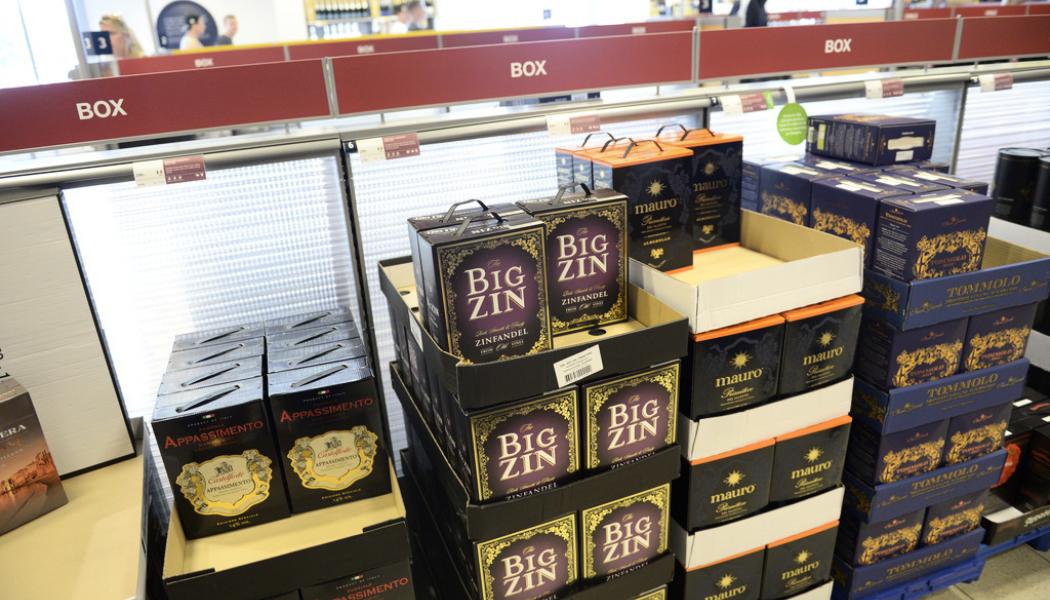 Fredrik Sandberg/TT: Skatten på alkohol och tobak höjs i omgångar. Arkivbild.