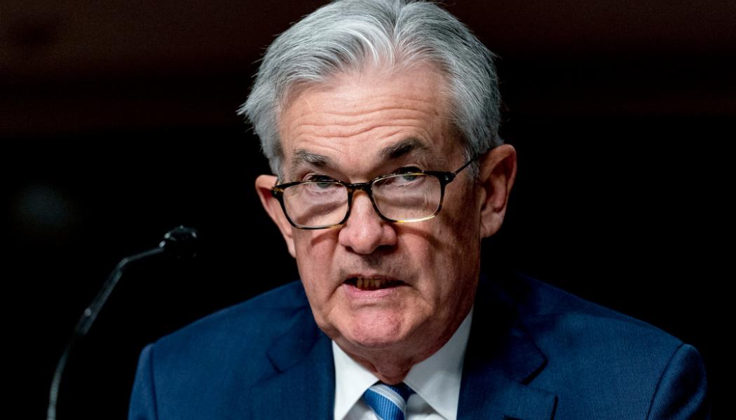 Andrew Harnik/AP/TT: USA:s centralbank Federal Reserve (Fed), med Jerome Powell som chef, väntas vara pådrivande med penningpolitiska åtstramningar i år. Arkivbild.
