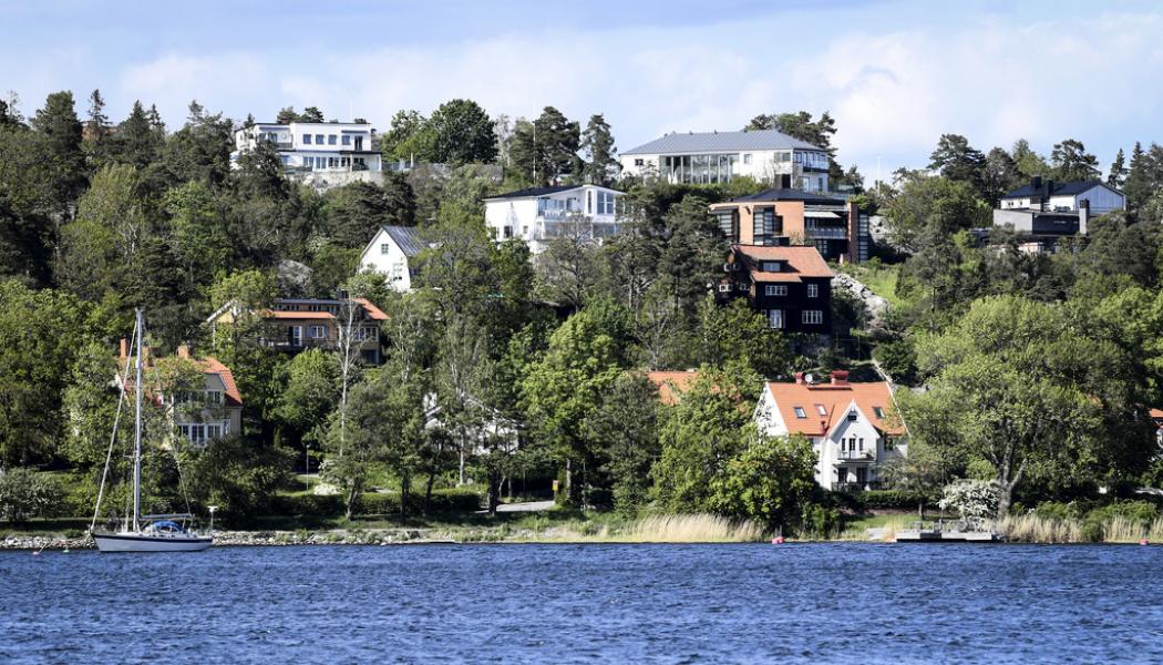Fredrik Sandberg/TT: Villor och hus vid vattnet i Danderyd norr om Stockholm. Arkivbild.
