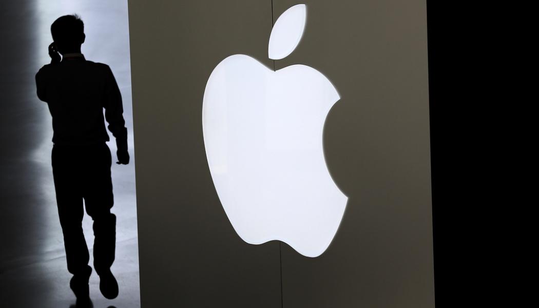 Andy Wong AP/TT: Apple har petats från tronen som världens högst värderade företag. Arkivbild.