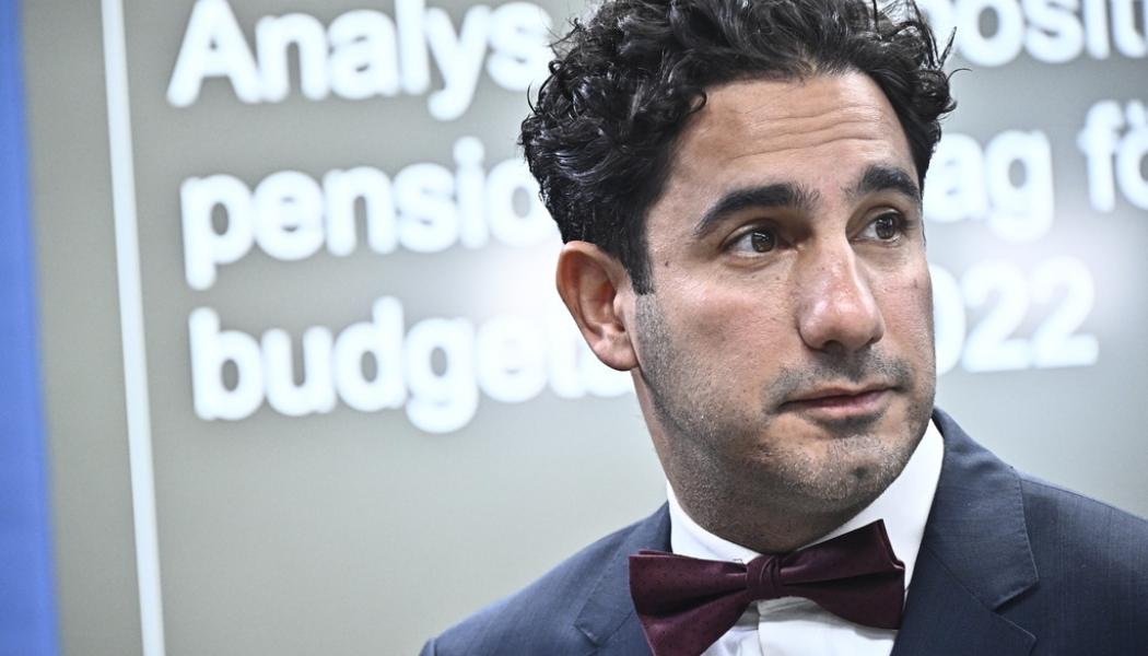 Claudio Bresciani/TT: Socialförsäkringsminister Ardalan Shekarabi (S) hoppas ännu kunna göra upp med oppositionen om en kompromiss om pensionstillägg. Arkivbild.