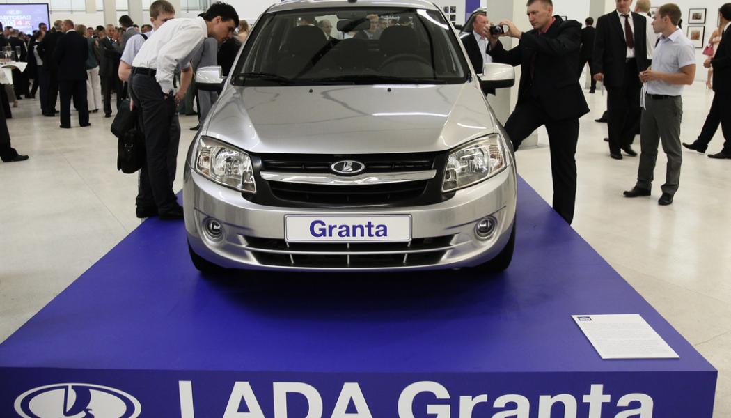 Ivan Sekretarev/AP/TT: En Lada Granta som tillverkas av Avtovaz. Arkivbild.
