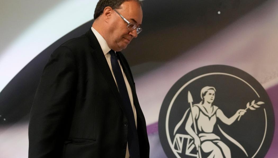 Frank Augstein AP/TT: Den tajta brittiska arbetsmarknaden skapar ett hårt tryck uppåt på lönerna, vilket utgör en stor utmaning för Bank of England, med ordförande Andrew Bailey. Arkivbild