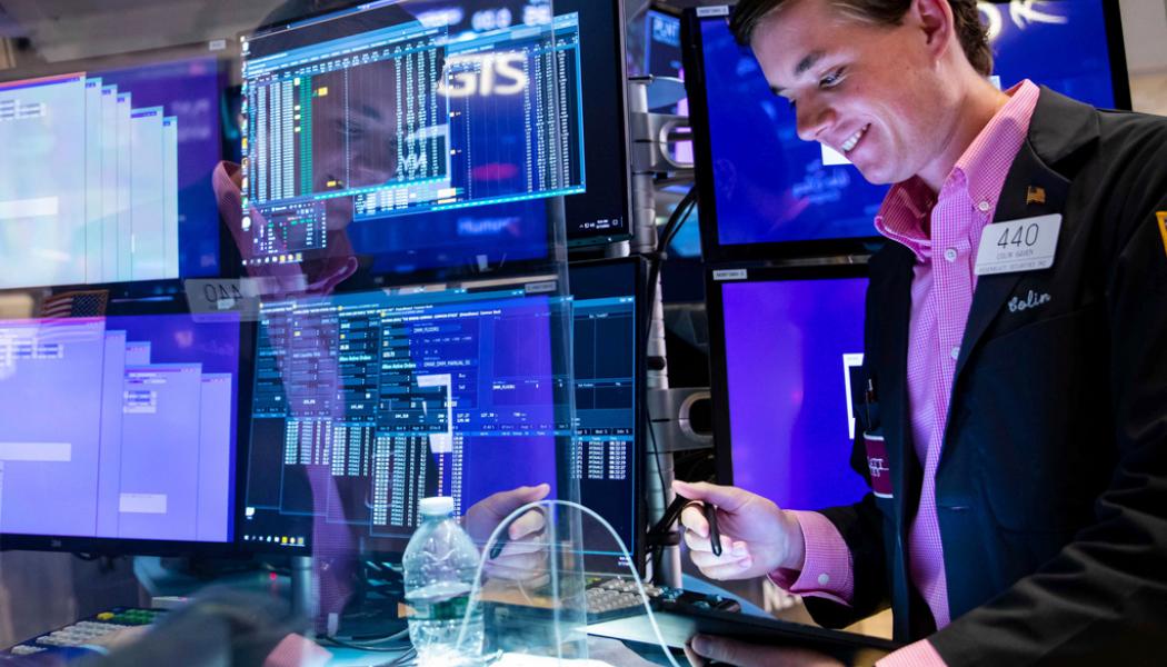 Courtney Crow/AP/TT: Det var glada miner på Wall Street på tisdagen.