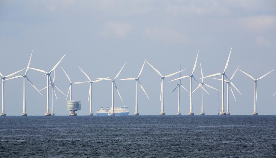 Drago Prvulovic/TT: På bilden syns Lillgrund, söder om Öresundsbron, en park med 48 vindkraftverk som invigdes 2007. Arkivbild.