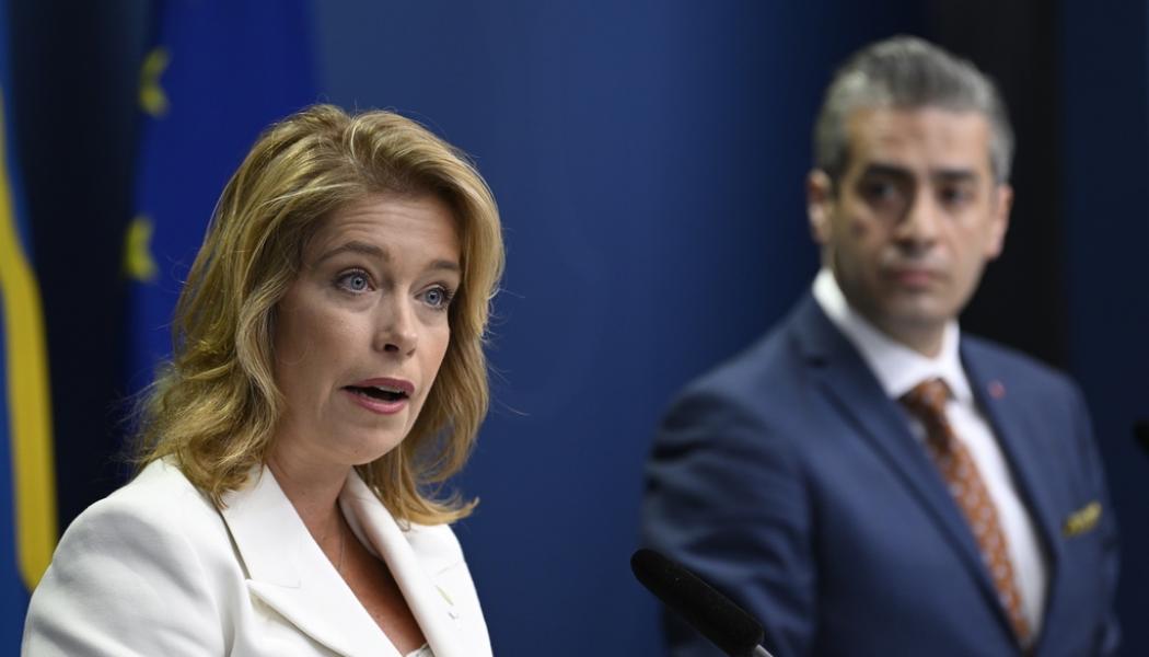 Henrik Montgomery/TT: Klimat- och miljöminister Annika Strandhäll och energi- och digitaliseringsminister Khashayar Farmanbar vid dagens pressträff.