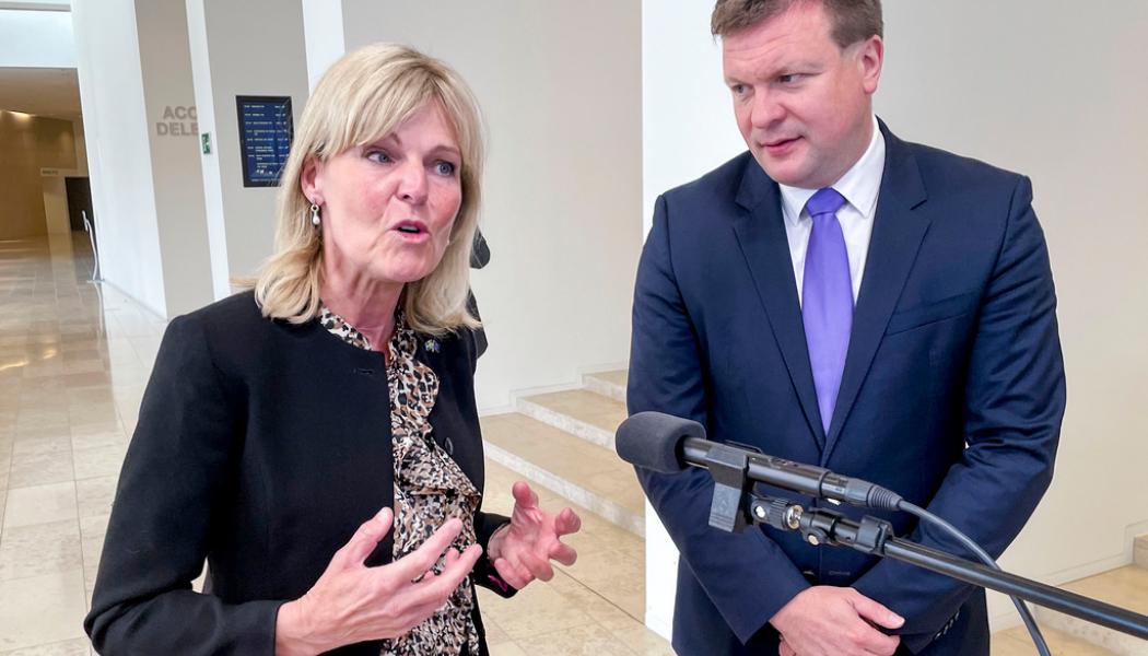 Wiktor Nummelin/TT: Handelsminister Anna Hallberg (S) och finländske kollegan Ville Skinnari uttalar sig gemensamt inför fredagens EU-möte i Luxemburg.