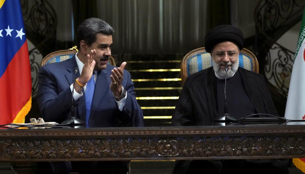 Vahid Salemi/AP/TT: Venezuelas president Nicolás Maduro och Irans president Ebrahim Raisi träffades på lördagen i Irans huvudstad Teheran.