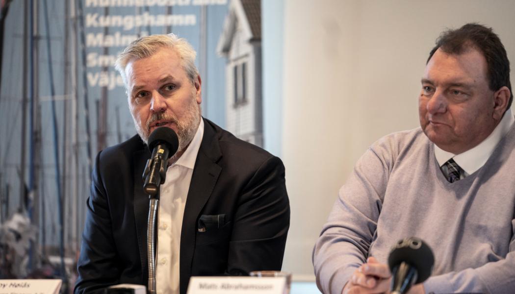 Björn Larsson Rosvall/TT: Roy Høiås, vd för Lighthouse Finance, och kommunalrådet Mats Abrahamsson (M) när satsningen presenterades i mars 2020.