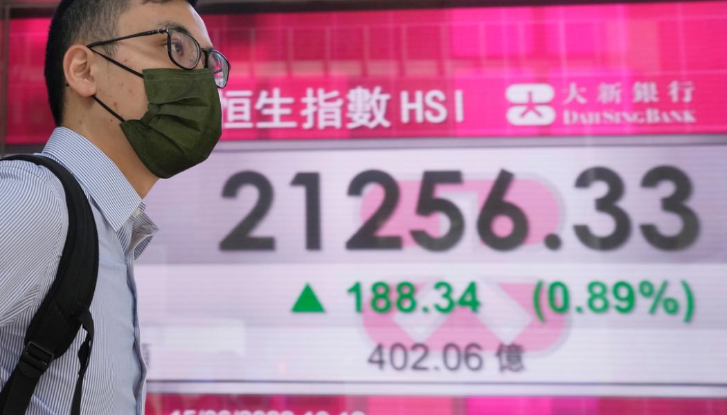 Kin Cheung/AP/TT: Hongkong inleder fredagshandeln uppåt. Arkivbild.