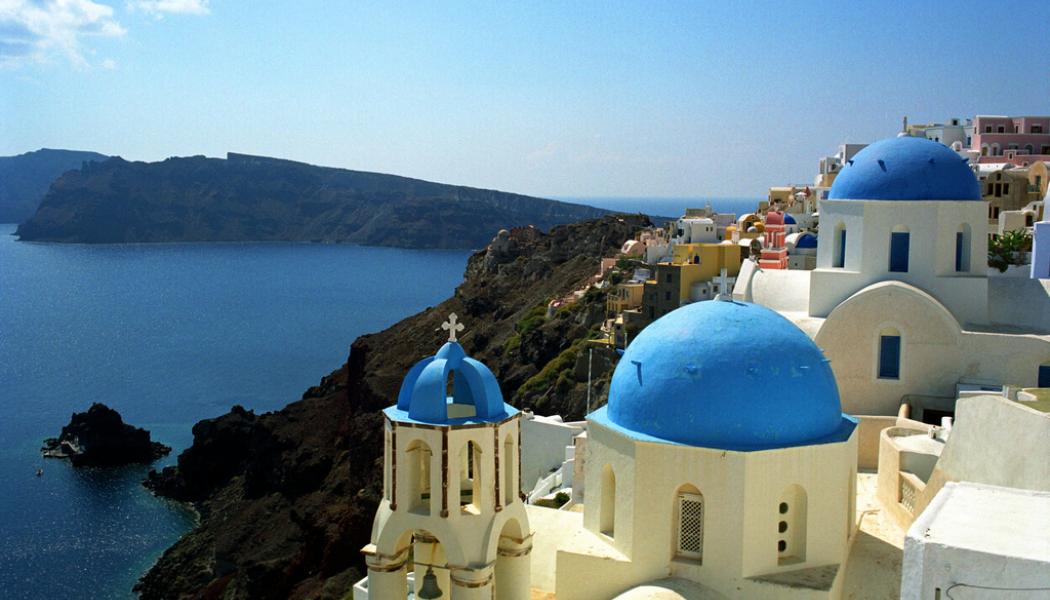 Halvard Alvik/NTB/TT: Hundratals charterresenärer kommer inte hem på lördagen, bland annat från Santorini i Grekland. Arkivbild