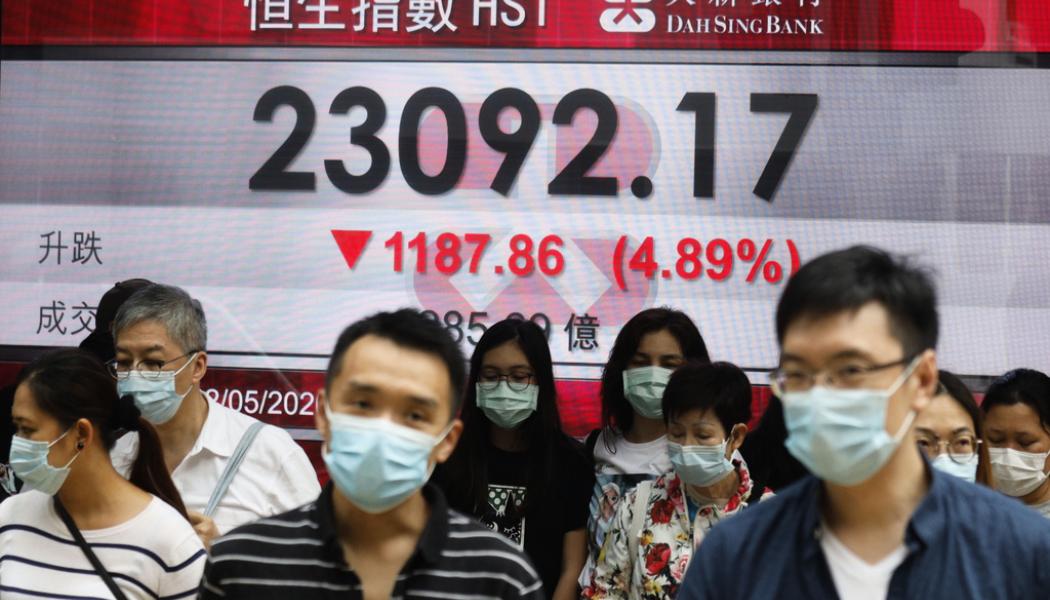 Kin Cheung/AP/TT: Hongkongbörsen rasar till följd av oron kring Nancy Pelosis eventuella besök i Taiwan. Arkivbild.